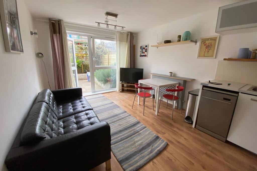 Apartamento Two Bedroom Garden Flat In Zone 2 *