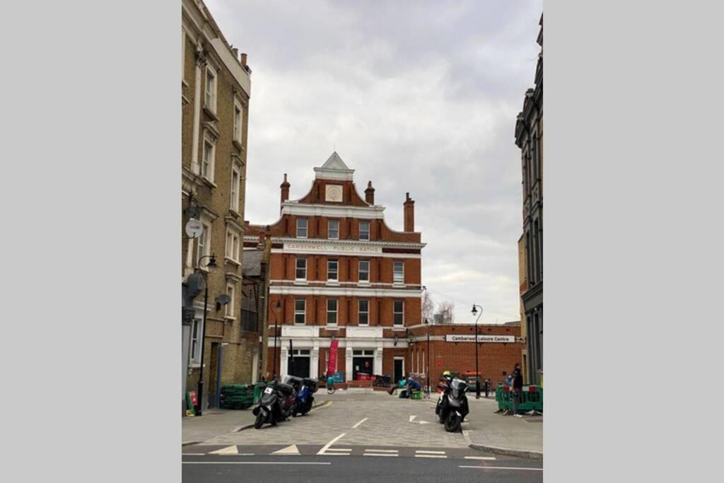 Two Bedroom Garden Flat In Zone 2 * Londres