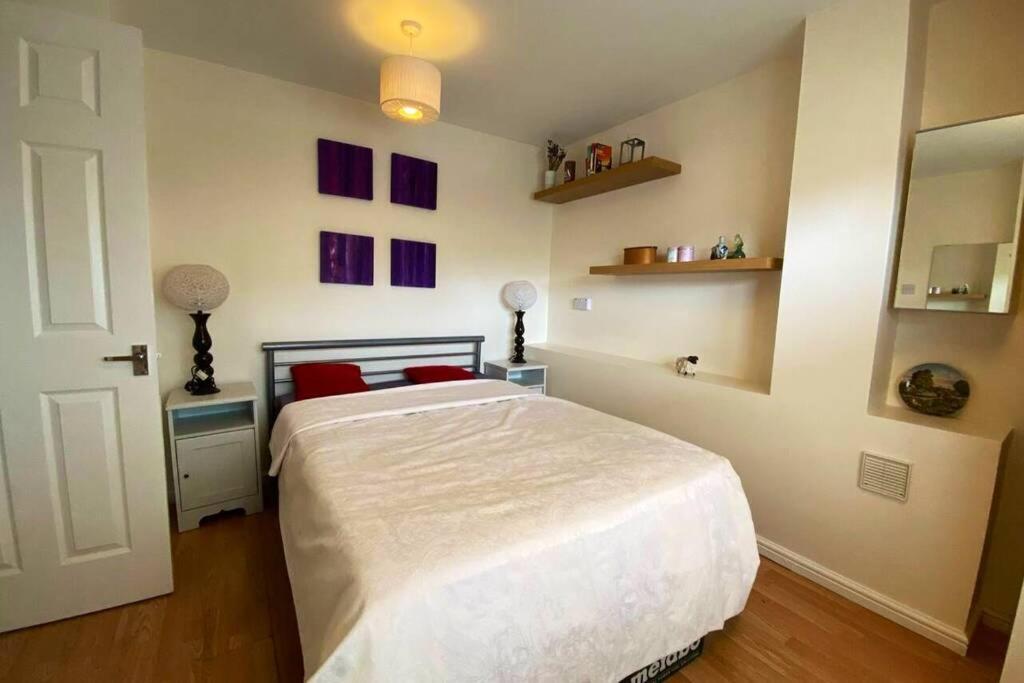 Two Bedroom Garden Flat In Zone 2