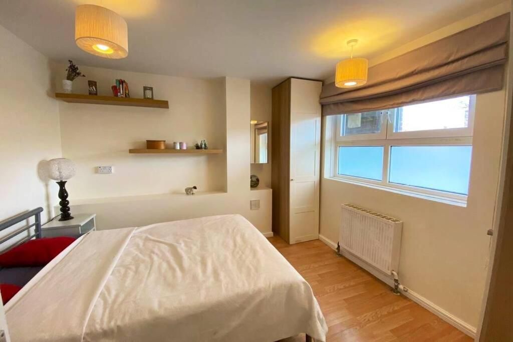 Two Bedroom Garden Flat In Zone 2 Londres